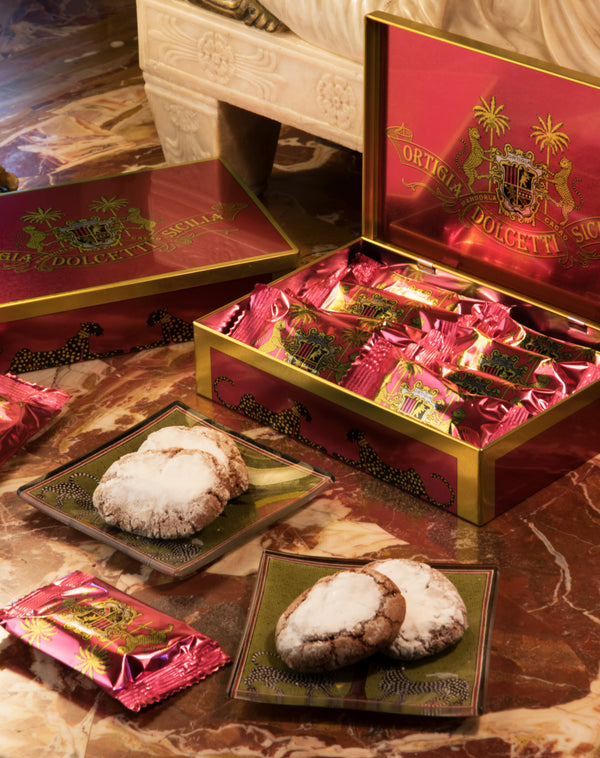 Chocolate Ricciarelli Gluten Free in Pink Tin