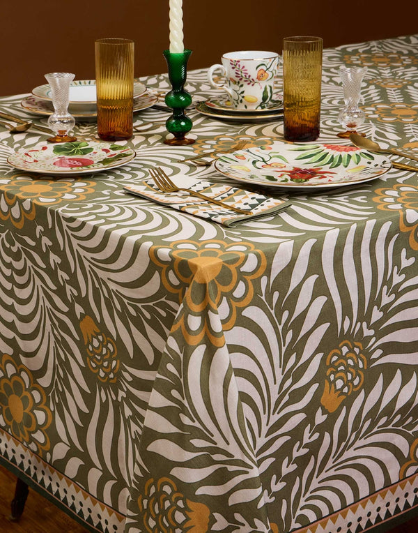 Tablecloth Tudor by La DoubleJ